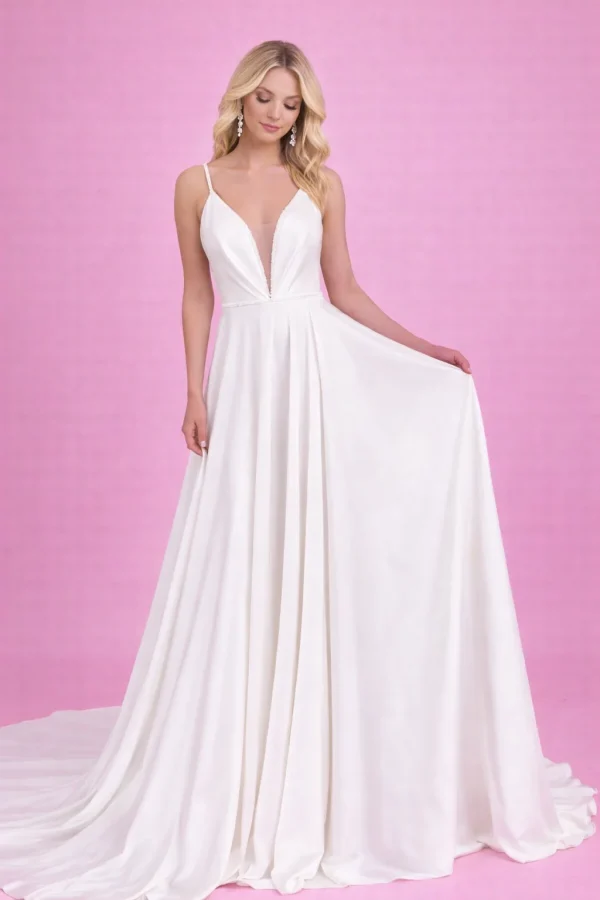 abito-sposa-scollo-profondo-gonna-fluida.
