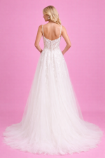 abito da sposa romantico in pizzo con schiena scoperta