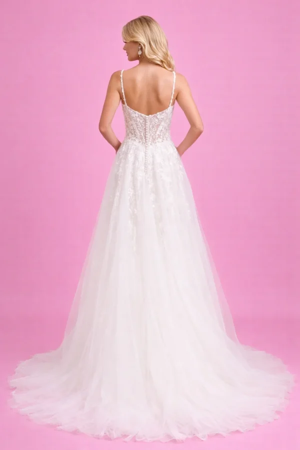 abito da sposa romantico in pizzo con schiena scoperta