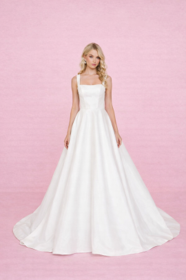 abito da sposa principessa elegante con scollo quadrato e gonna ampia
