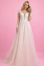 abito da sposa rosa cipria con pizzo ricamato e gonna in tulle