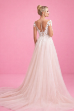 abito da sposa rosa cipria con schiena scoperta e pizzo