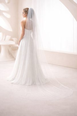 velo sposa lungo tulle elegante effetto cattedrale fluido