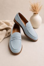 Mocassini uomo celeste penny loafer in camoscio con styling luxury
