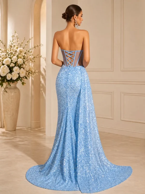 Abito lungo celeste elegante con spacco e paillettes