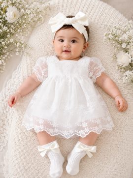 Abito battesimo bambina in pizzo bianco con ricami floreali e fascia con fiocco