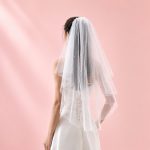 Velo da sposa con 40 cristalli a doppio strato elegante su abito da sposa