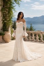 Abito da sposa sirena in pizzo con corpetto steccato e ricami floreali