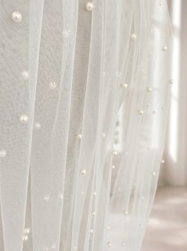 Dettaglio del tulle morbido con applicazioni di perle del velo GW-VL017