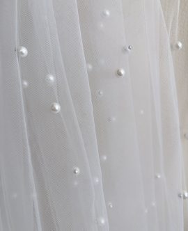 dettaglio velo sposa con perle