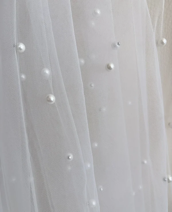 dettaglio velo sposa con perle