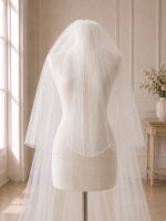Velo da sposa a due strati con calata e bordo decorato