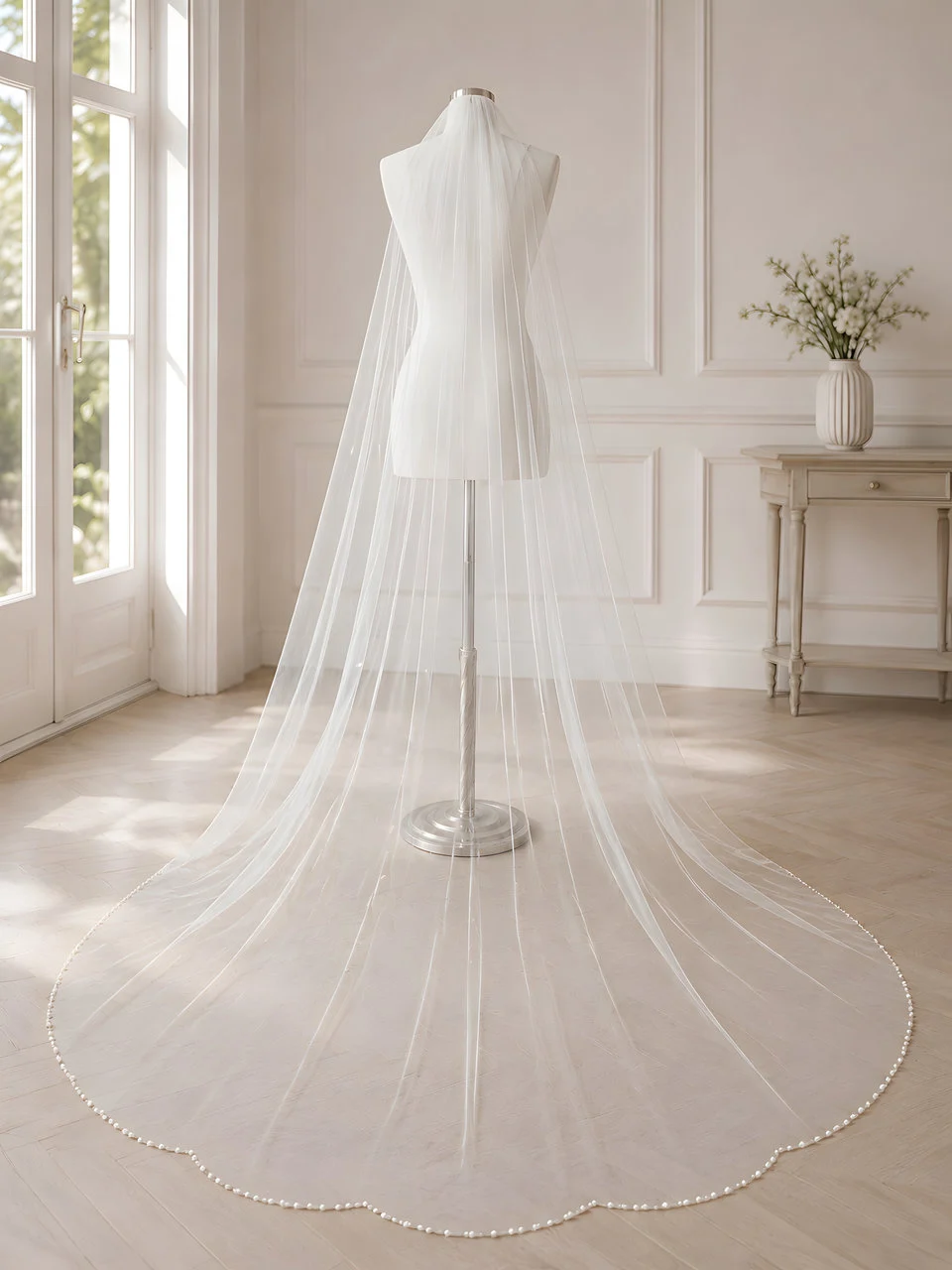 velo-sposa-romantico-profilo-perlato-cristalli-280-cm.jpg Velo da sposa romantico con profilo di perle e cristalli lungo 280 cm