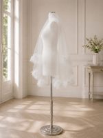 Velo da sposa a due strati con calata e bordo di fiori 3D