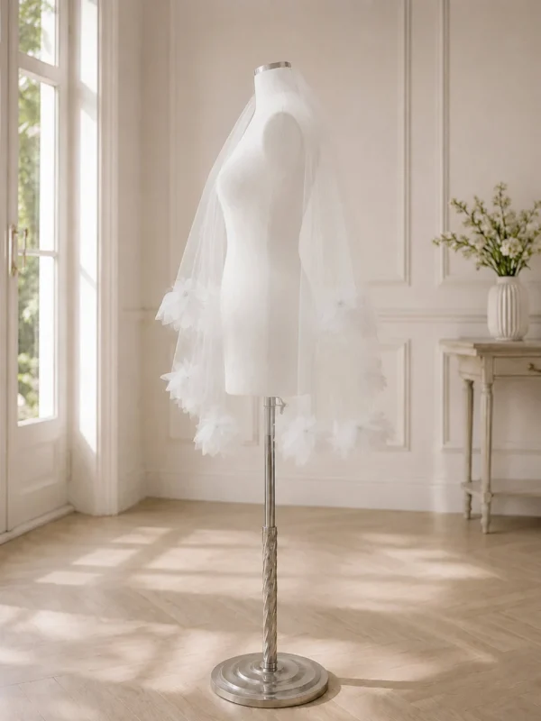 Velo da sposa a due strati con calata e bordo di fiori 3D
