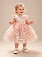 Abito battesimo bambina rosa con maniche a sbuffo e ricami bianchi