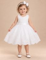 Abito battesimo bambina bianco con gonna ampia e bordo ricamato