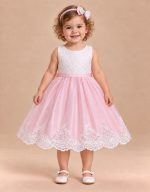 Abito battesimo bambina rosa e bianco con gonna ampia e bordo ricamato