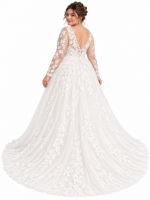 Vista posteriore di abito da sposa curvy in pizzo floreale con scollatura a V sulla schiena, maniche lunghe ricamate, bottoncini decorativi e ampio strascico in tulle.