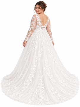 Vista posteriore di abito da sposa curvy in pizzo floreale con scollatura a V sulla schiena, maniche lunghe ricamate, bottoncini decorativi e ampio strascico in tulle.