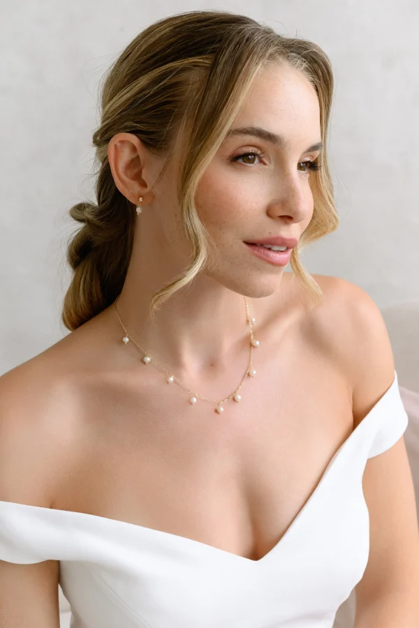 Collana da sposa placcata oro con piccole perle pendenti