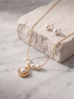 Parure da sposa dorata con collana e orecchini con perle