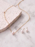 Parure sposa minimal dorata con collana e orecchini