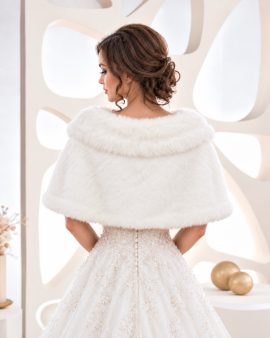 Vista posteriore del coprispalle da sposa bianco con bordo risvoltato