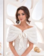 Coprispalle da sposa in pelliccia a fasce con nastro in raso
