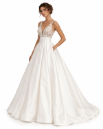 Abito da sposa principesco in mikado con corpino in pizzo ricamato, scollatura a V, fascia alta in vita e gonna ampia a ruota