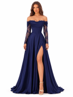 Abito lungo da cerimonia blu notte con scollatura a cuore, corsetto strutturato, maniche in pizzo e spacco frontale