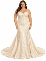 Abito da sposa champagne curvy a sirena con scollo a cuore, spalline floreali e corpetto in pizzo ricamato.