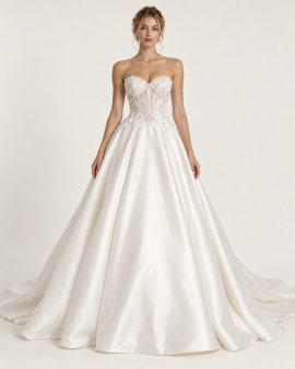 Abito da sposa principesco avorio visto frontalmente, con corsetto trasparente in pizzo floreale, scollo a cuore e ampia gonna lucida con strascico.