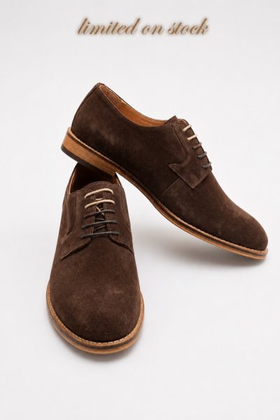 Scarpe derby uomo in pelle marrone artigianali con lacci e finitura vintage