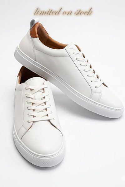 Sneakers uomo in pelle bianca artigianali con dettagli cuoio e suola bianca