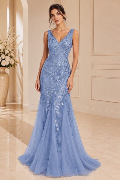 Abito sirena azzurro polvere con ricami luminosi e scollo a V