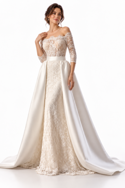 Abito da sposa a sirena in pizzo con maniche tre quarti e sopragonna ampia removibile, vista frontale