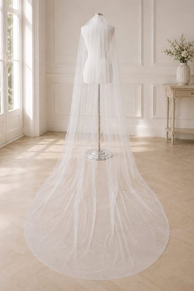 Velo da sposa etereo con cristalli iridescenti lungo 280 cm