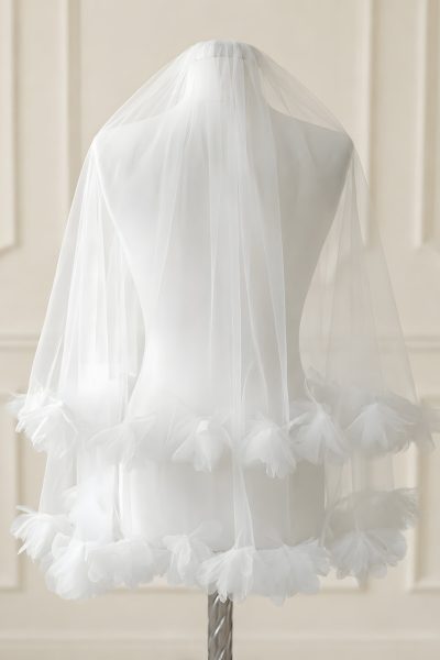 Velo da sposa corto con cornice floreale 3D e calata 60/80 cm