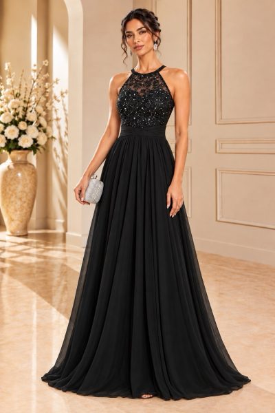 Abito nero con scollo all’americana e gonna lunga fluida