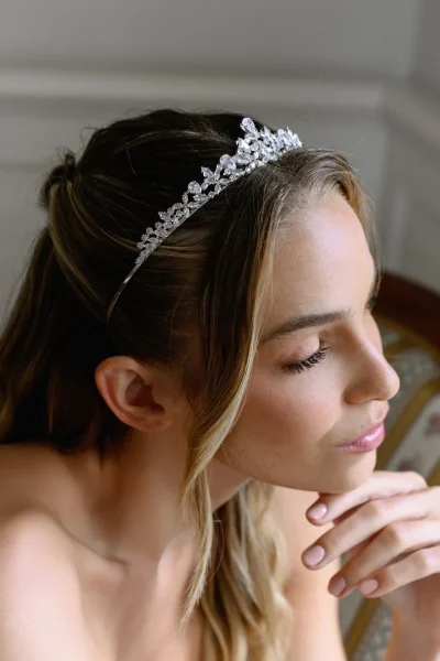 Tiara sposa floreale argentata con zirconi TR25023