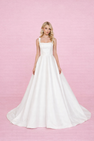 abito da sposa principessa elegante con scollo quadrato e gonna ampia