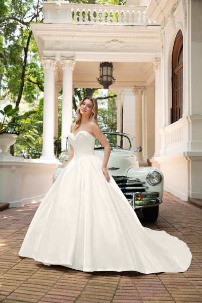 abito da sposa principessa scollo cuore gonna ampia elegante