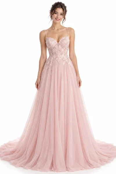 Abito da sposa rosa cipria in tulle con corpetto in pizzo floreale, scollo a cuore, spalline sottili e gonna vaporosa.