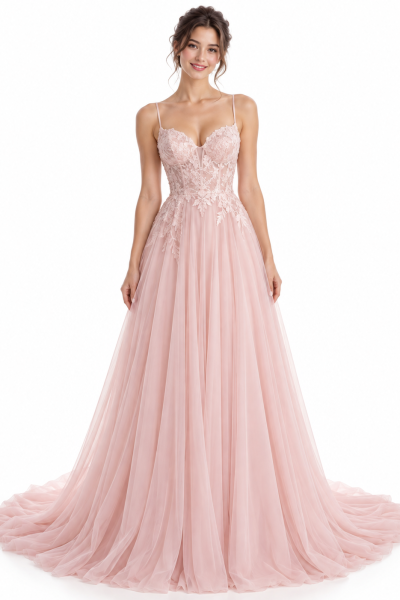 Abito da sposa rosa cipria in tulle con corpetto in pizzo floreale, scollo a cuore, spalline sottili e gonna vaporosa.
