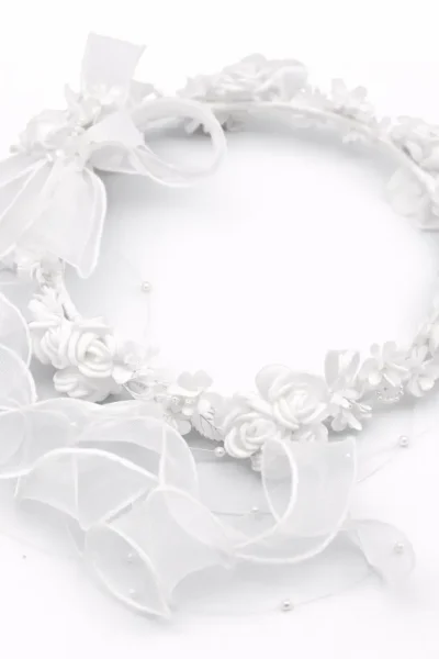 coroncina-fiori-bianchi-foglie-argento-cerimonia