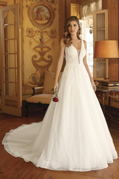 Abito da sposa principessa in tulle luminoso con corpino in pizzo e scollo profondo a V illusion, vista frontale - Sposatelier